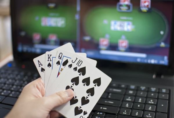 Tampilan roda Mega Wheel di platform liputan toto dengan segmen hadiah yang berwarna-warni
